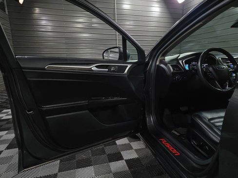 Used 2020 Ford Fusion SEL image 32