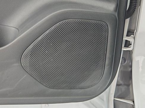 Used 2025 Nissan Rogue SV AWD/4WD image 29