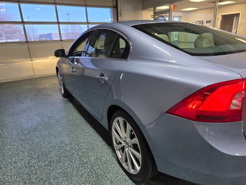 Used 2018 Volvo S60 T5 Inscription Platinum image 10