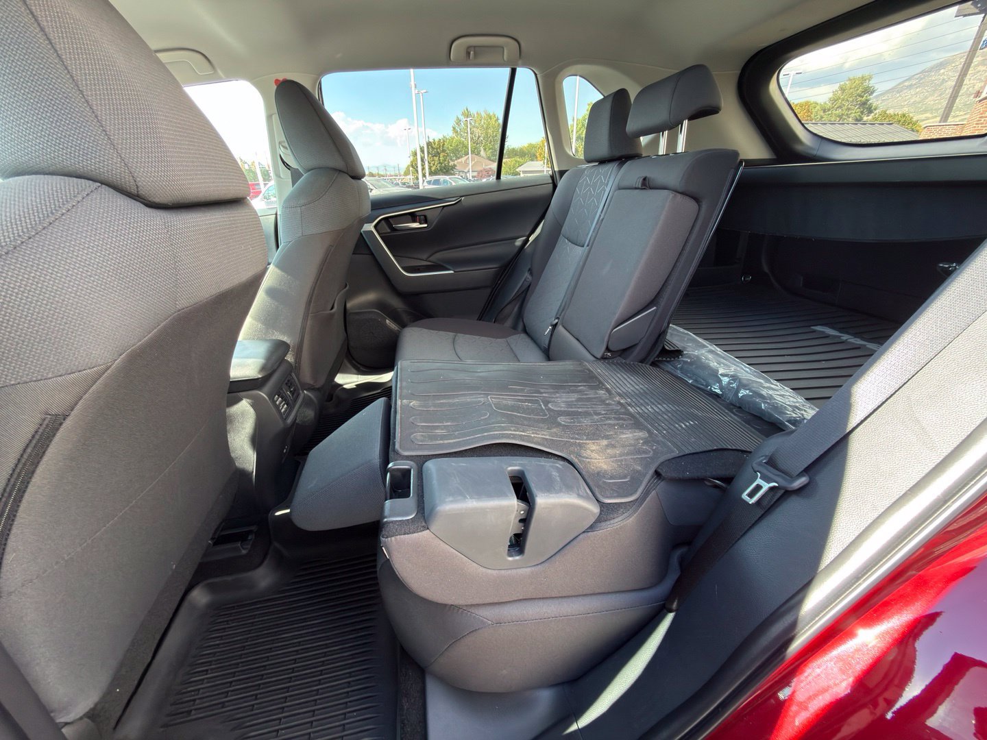 Used 2025 Toyota RAV4 XLE FWD image 26