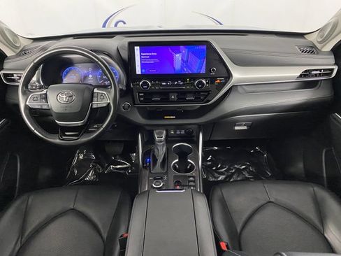 Used 2023 Toyota Highlander Platinum AWD/4WD image 14