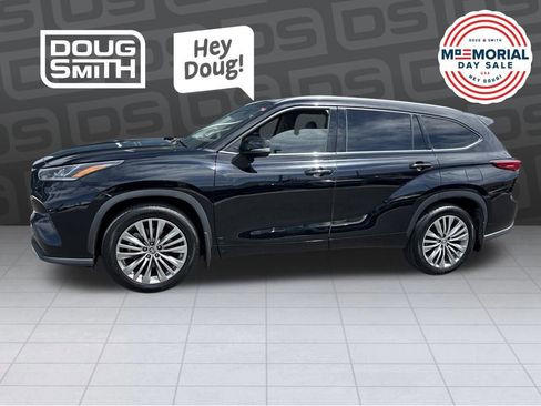 Used 2020 Toyota Highlander Platinum AWD/4WD image 1