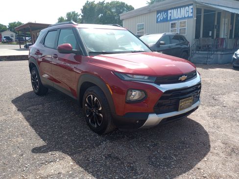 Used 2021 Chevrolet TrailBlazer LT w/ Convenience Package FWD image 1