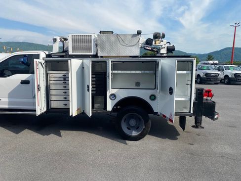 Used 2017 Ford F550 4x4 Regular Cab Super Duty image 32