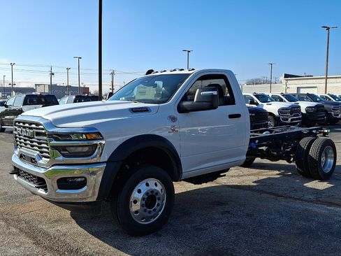 New 2026 RAM 5500 Tradesman w/ Chrome Appearance Group image 4