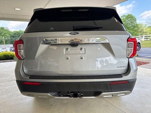 Used 2023 Ford Explorer XLT w/ Equipment Group 202A AWD/4WD image 8