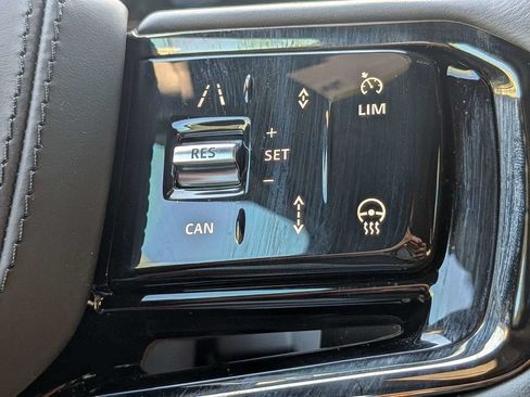 Certified 2026 Land Rover Range Rover Velar Dynamic SE AWD/4WD image 30
