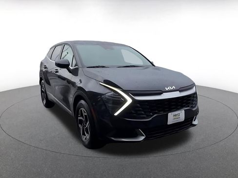 Used 2025 Kia Sportage LX image 3