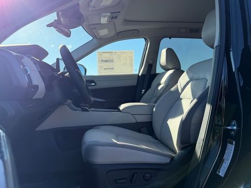 New 2026 Nissan Pathfinder SL image 11