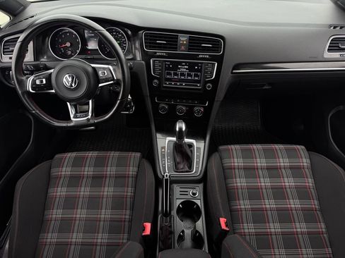 Used 2017 Volkswagen Golf S image 11