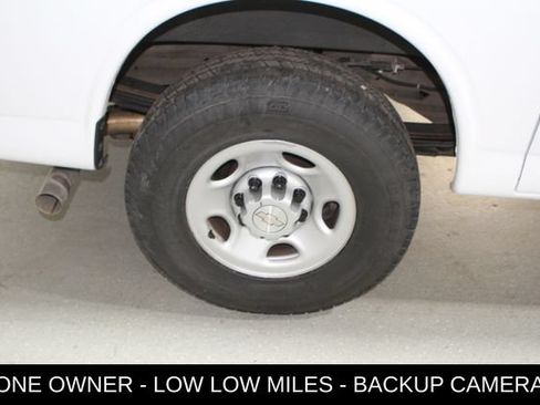 Used 2019 Chevrolet Express 3500 w/ Driver Convenience Package RWD image 5