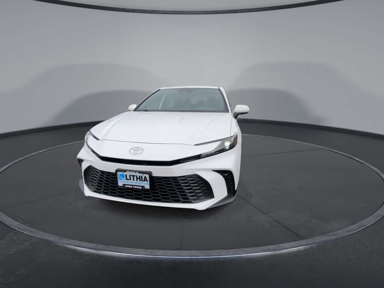 Certified 2025 Toyota Camry SE FWD image 3