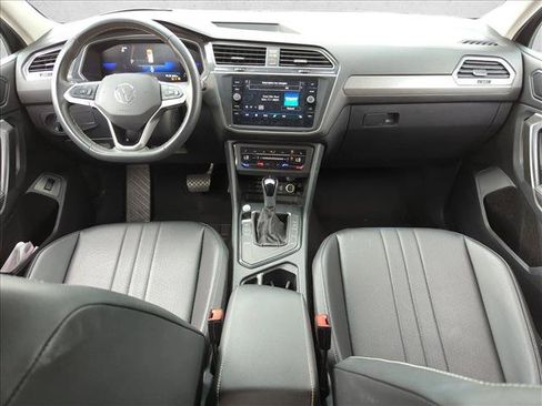 Used 2024 Volkswagen Tiguan SE FWD image 17