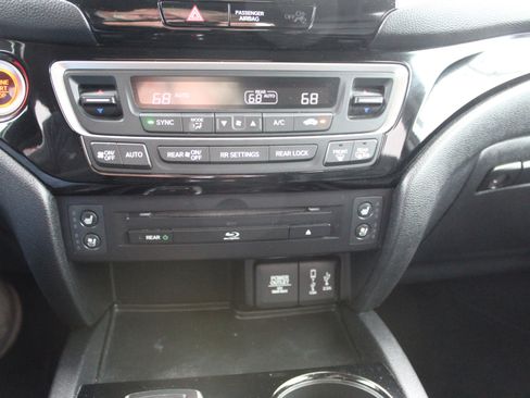 Used 2018 Honda Pilot Elite image 48