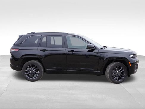 Certified 2026 Jeep Grand Cherokee Limited AWD/4WD image 3
