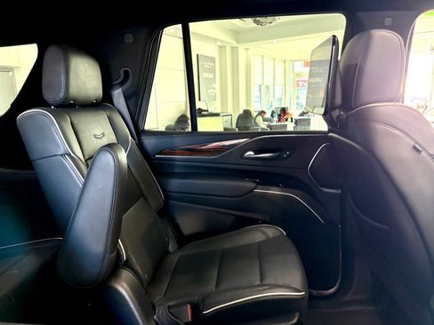 Used 2023 Cadillac Escalade Premium Luxury image 22