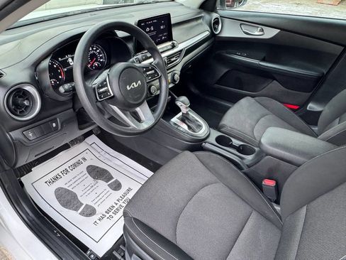 Used 2023 Kia Forte LXS image 9