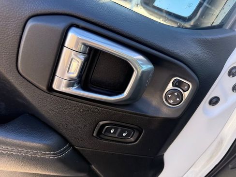 Used 2021 Jeep Gladiator Overland w/ Popular Equipment Package image 11