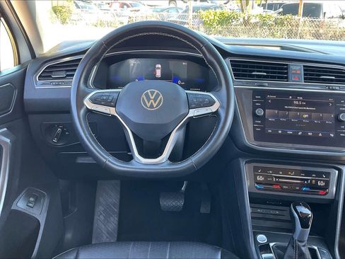 Used 2024 Volkswagen Tiguan SE AWD/4WD image 12