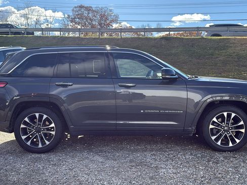 Used 2022 Jeep Grand Cherokee Overland image 3