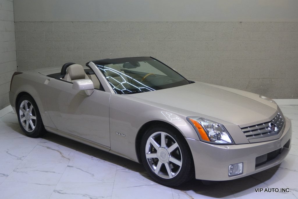 Used 2006 Cadillac XLR RWD image 1