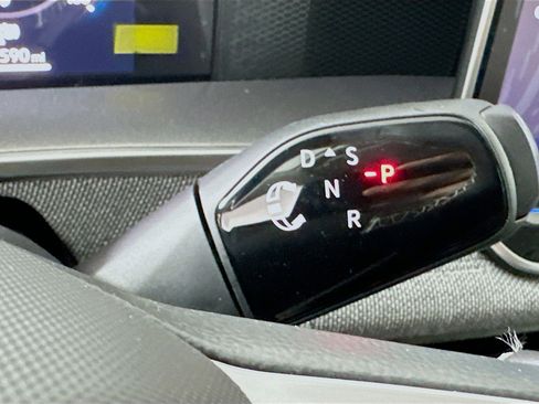 Certified 2025 Volkswagen Tiguan S FWD image 12