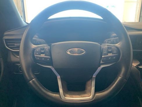 Used 2023 Ford Explorer Platinum w/ Technology Package AWD/4WD image 16