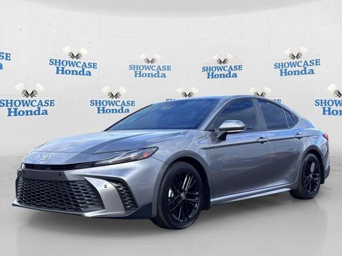 Used 2026 Toyota Camry SE w/ Convenience Package FWD image 2
