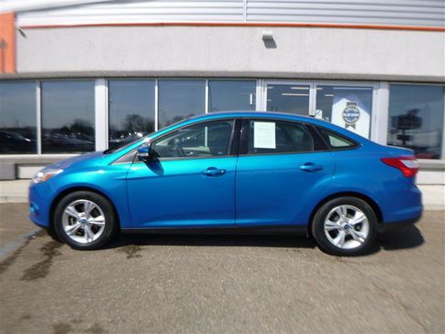 Used 2013 Ford Focus SE w/ SE Winter Pkg FWD image 2
