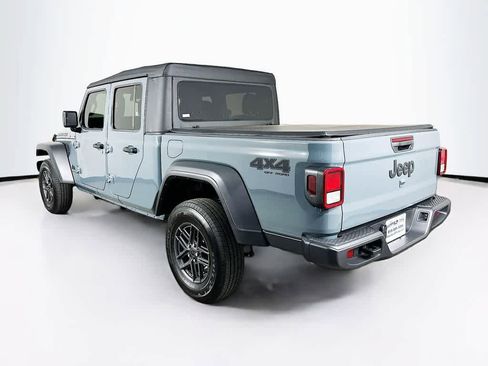 Used 2025 Jeep Gladiator Sport AWD/4WD image 4
