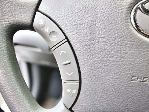 Used 2005 Toyota Camry LE image 14