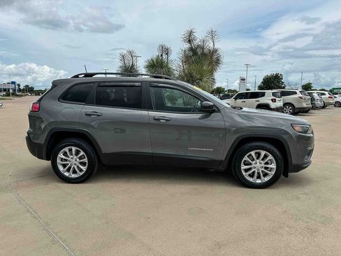 Used 2022 Jeep Cherokee Latitude Lux w/ Sun & Sound Group FWD image 2