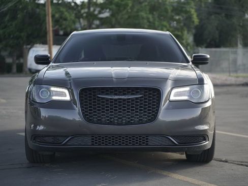 Used 2020 Chrysler 300 Touring w/ Sport Appearance Package RWD image 8