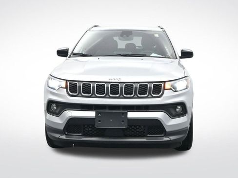 Used 2025 Jeep Compass Latitude image 2
