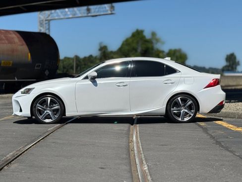 Used 2018 Lexus IS 300 w/ Comfort Package RWD image 6