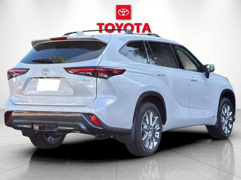 New 2026 Toyota Highlander Limited AWD/4WD image 3