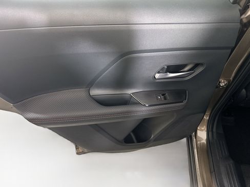 Used 2025 Nissan Kicks SR image 25