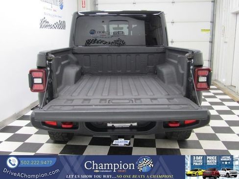 Used 2023 Jeep Gladiator Rubicon w/ LED Lighting Group AWD/4WD image 15