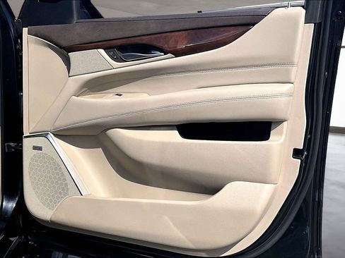 Used 2017 Cadillac Escalade Premium Luxury w/ LPO, Radiant Package image 27