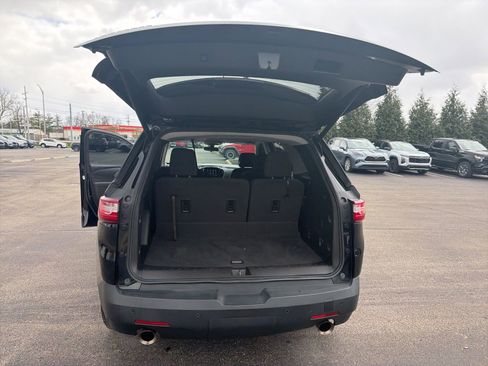 Used 2020 Chevrolet Traverse LT image 27