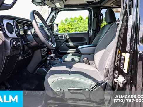 Used 2025 Jeep Wrangler Unlimited Sport AWD/4WD image 18