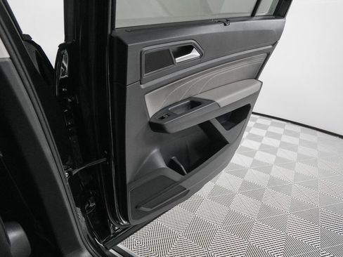 Used 2021 Volkswagen Atlas SE w/ Panoramic Sunroof Package FWD image 17