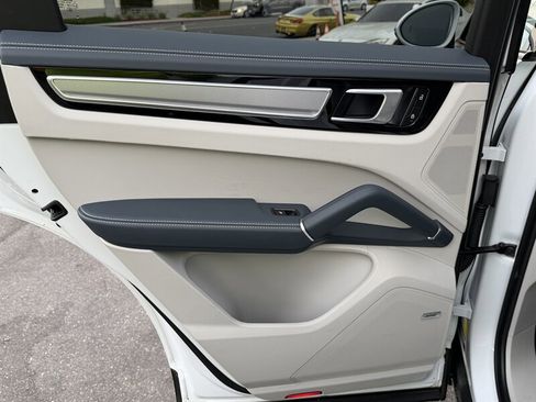 Used 2023 Porsche Cayenne S Platinum w/ Premium Package Plus image 36