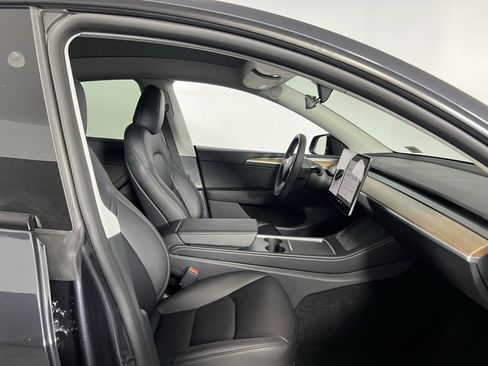 Used 2025 Tesla Model Y Long Range image 32