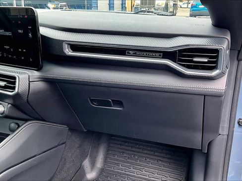 Used 2025 Ford Mustang Premium image 18