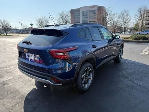 Used 2024 Chevrolet Trax LT w/ Driver Confidence Package image 7