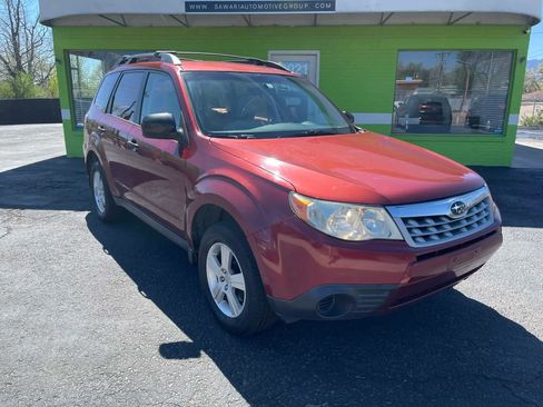 Used 2012 Subaru Forester 2.5X w/ Alloy Wheel Pkg AWD/4WD image 2