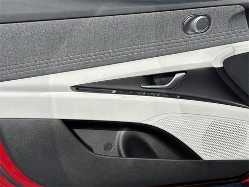 New 2025 Hyundai Elantra Limited image 10