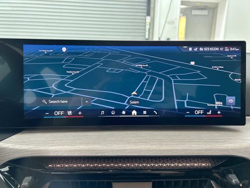 Used 2025 BMW 330i xDrive Sedan w/ Premium Package image 20