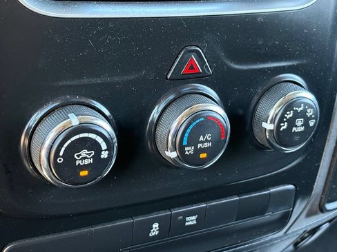 Used 2017 RAM 1500 Express AWD/4WD image 17